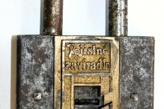 p1000762