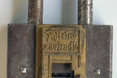 p1000763