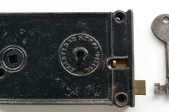 p1000806