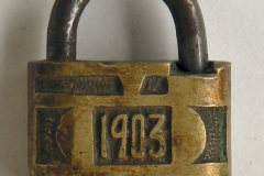 p1000813